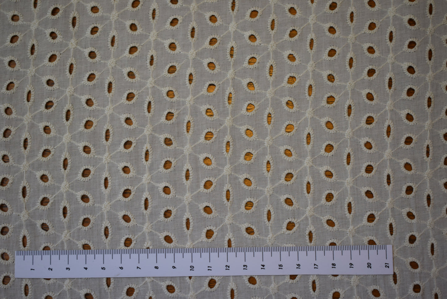 6-Hole Broderie Anglaise - Buttermilk
