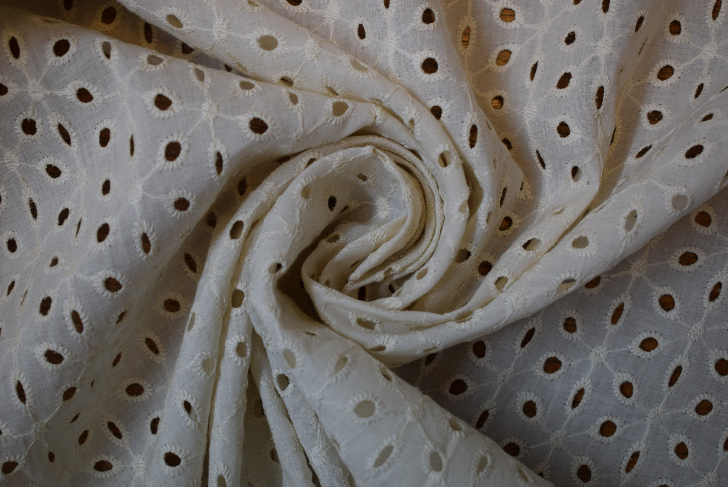 6-Hole Broderie Anglaise - Buttermilk