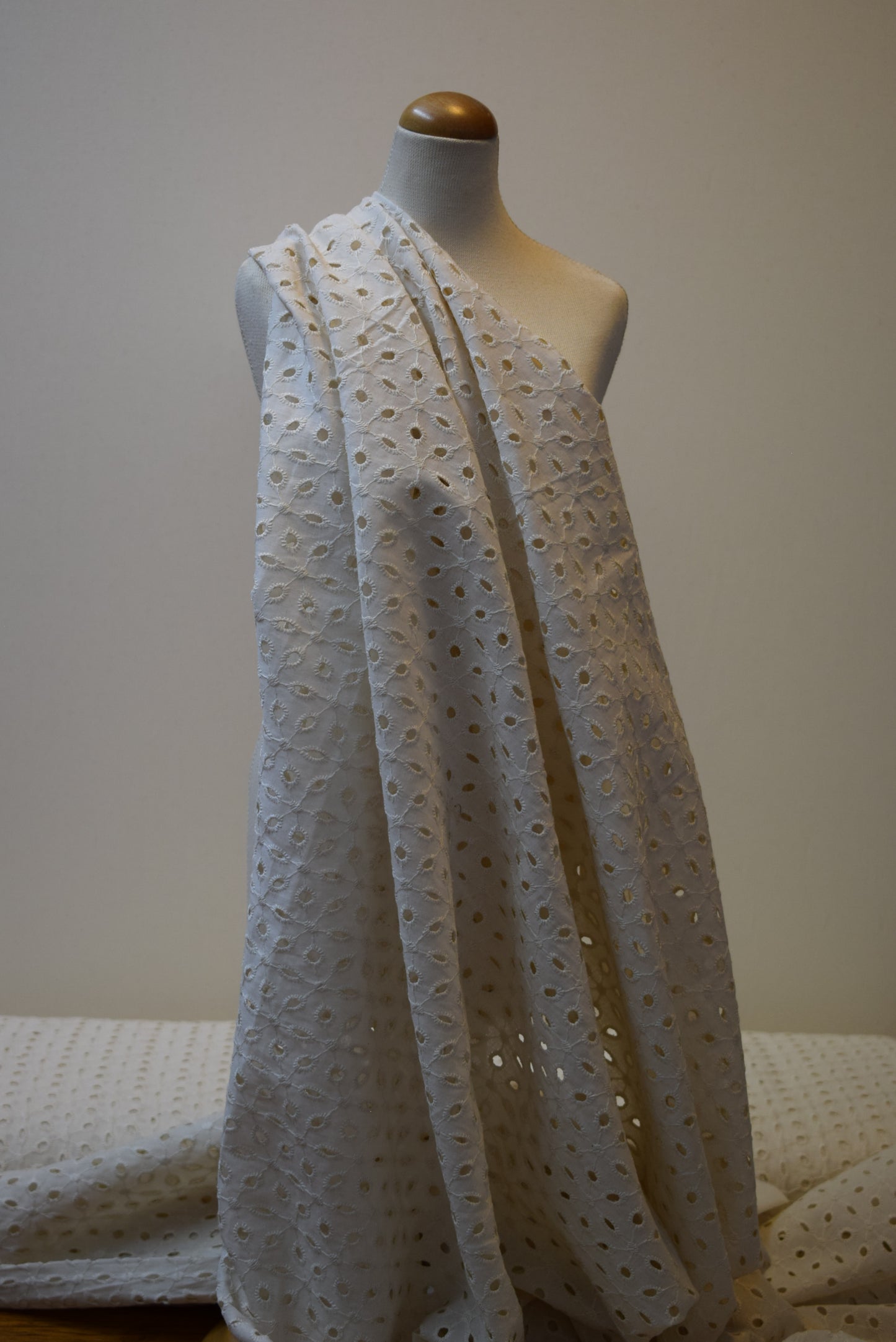 6-Hole Broderie Anglaise - Buttermilk