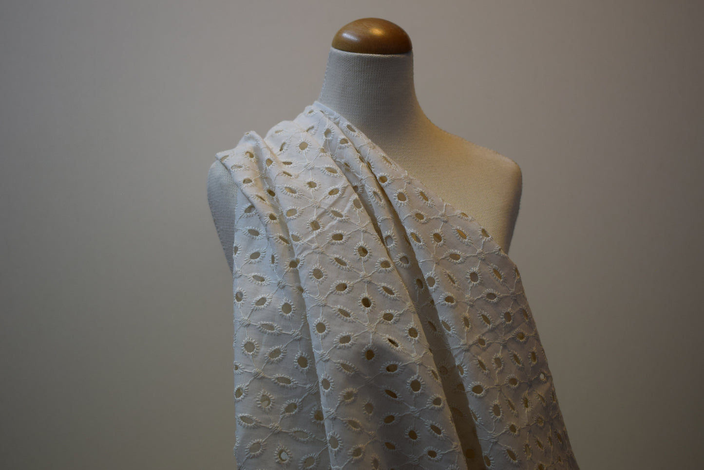 6-Hole Broderie Anglaise - Buttermilk