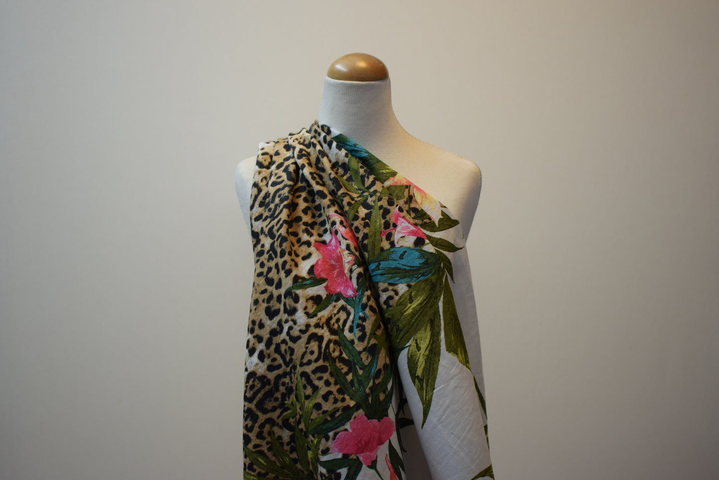 'Leoflora' Stripe Lawn