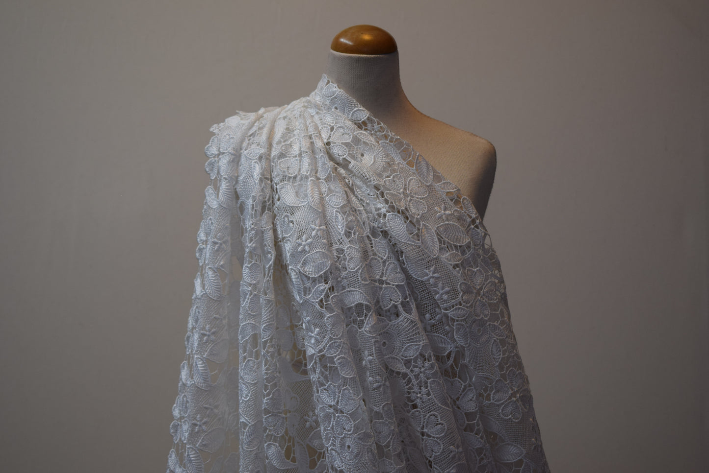 Four-Leaf Single Flounce Guipure Lace - Ivory