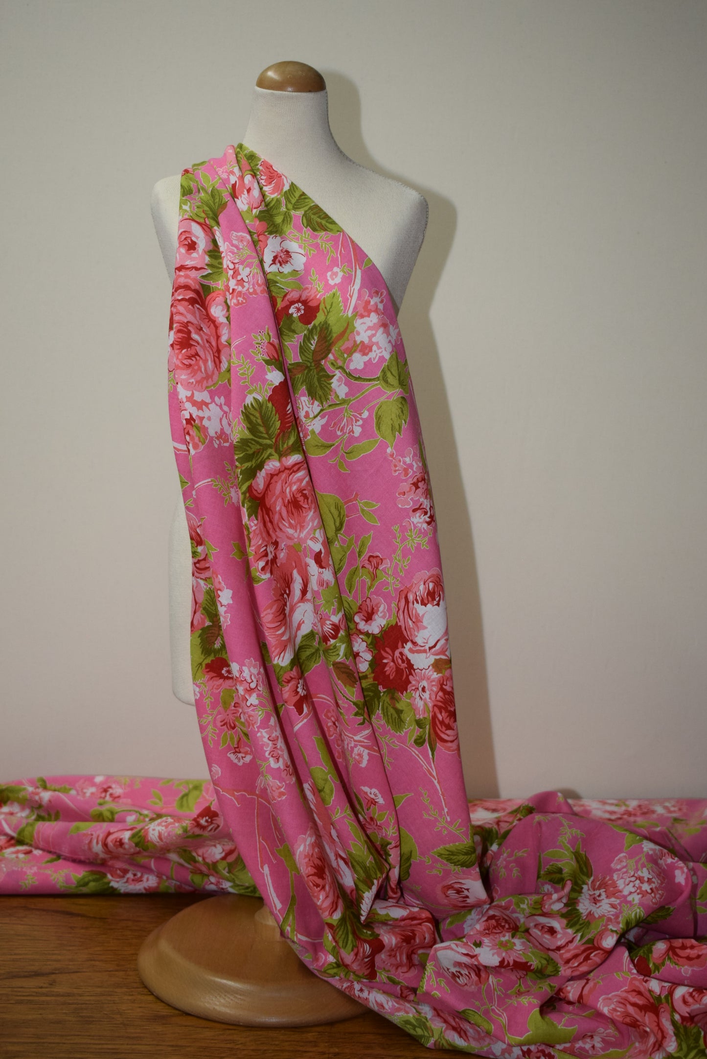 Rose Bunch Lawn - Pink