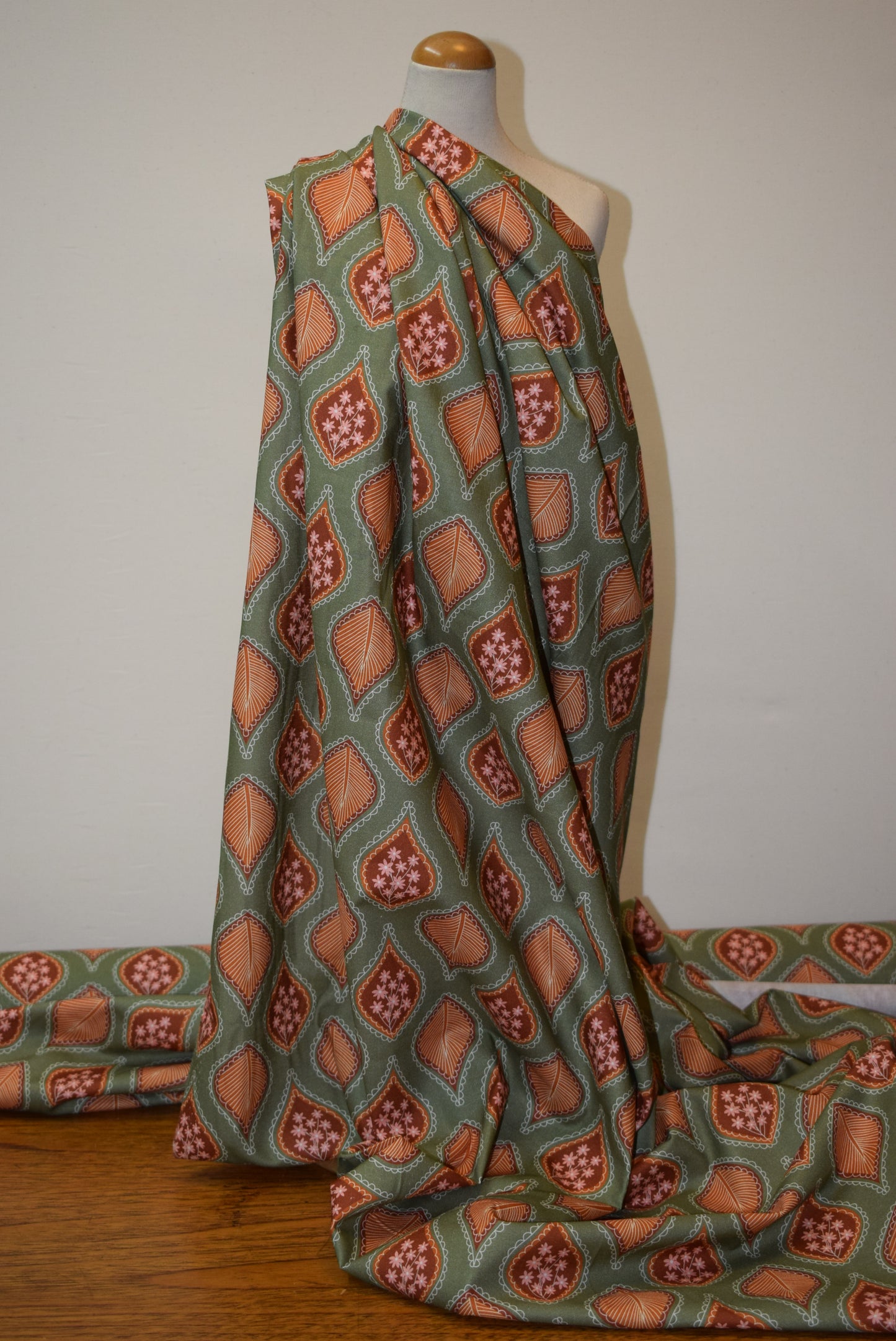 'Paisley Florals' - Paisley Leaf