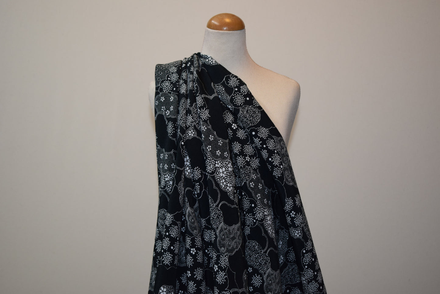 'Oriental Cloud' Crépe - Black & White