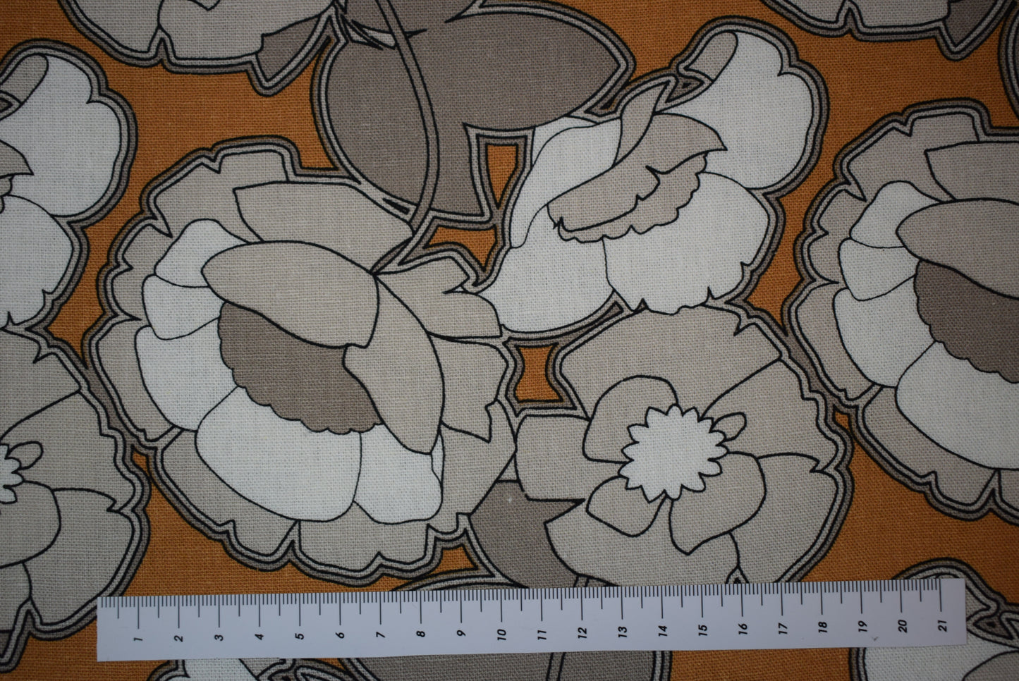 'Bold Flower' - Sand
