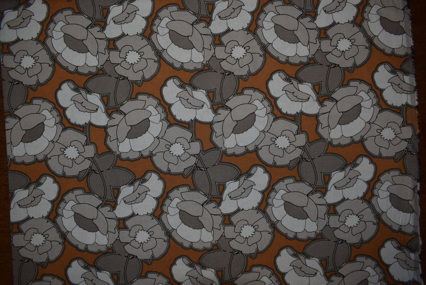 'Bold Flower' - Sand