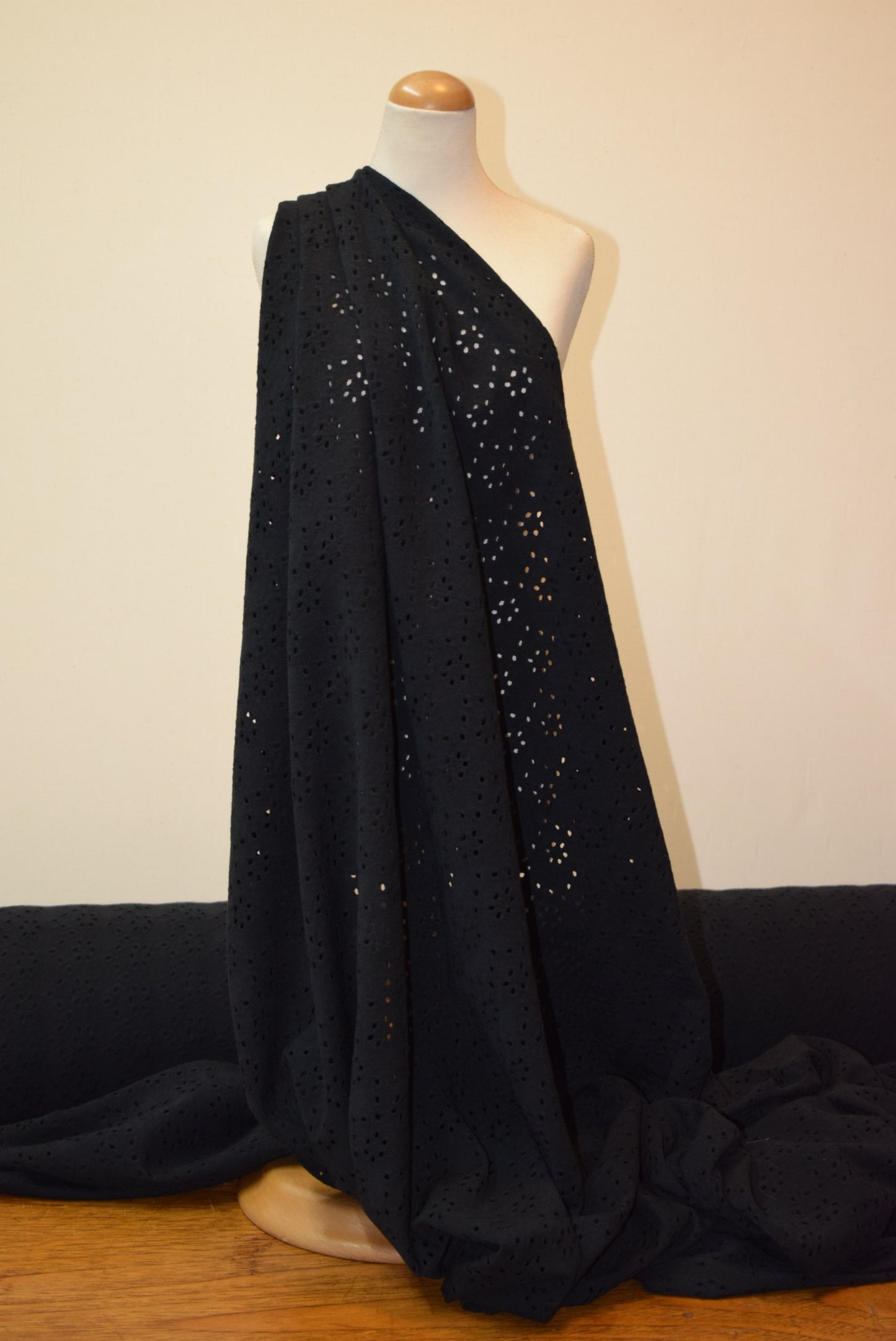 'Eyelet' Jersey - Black