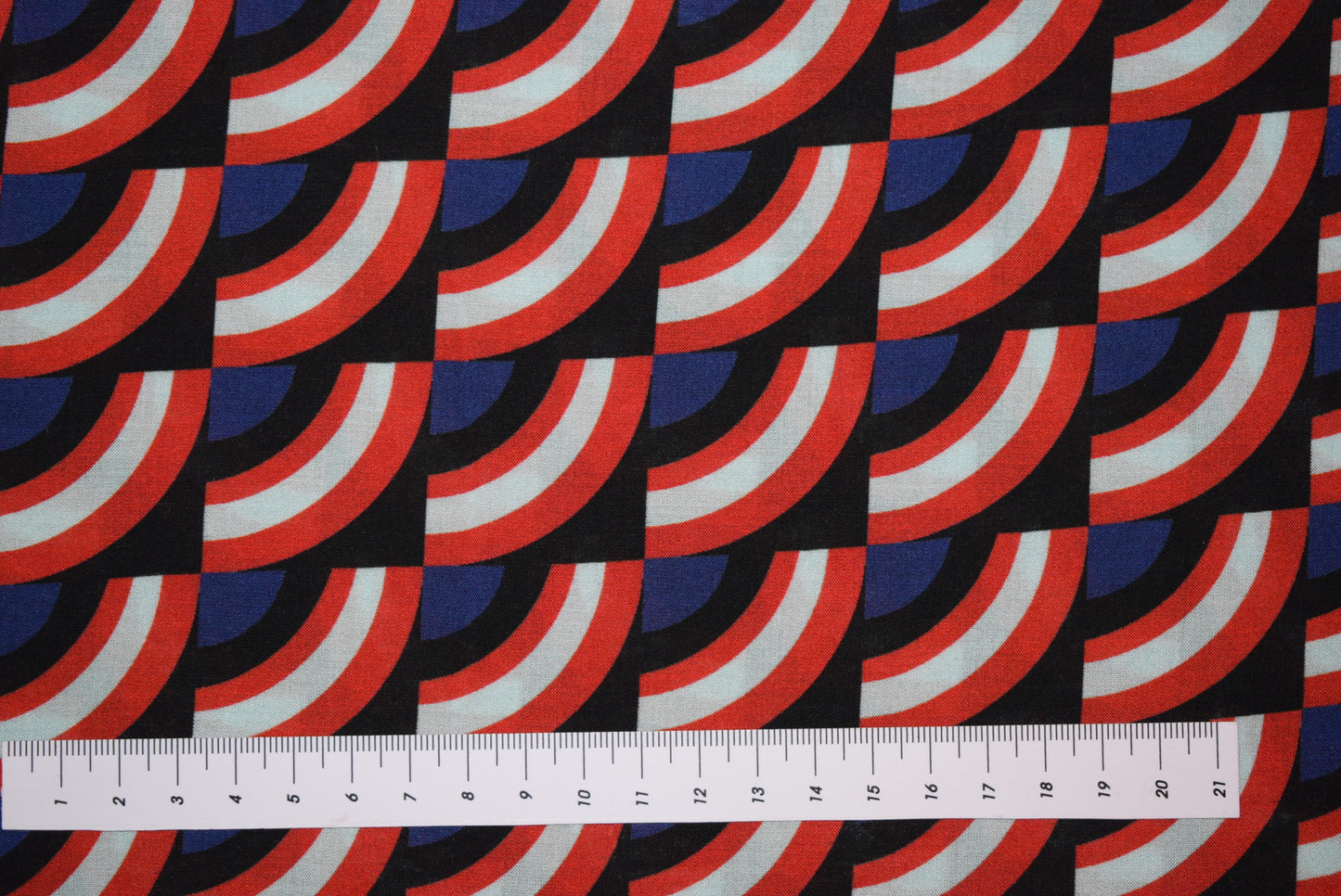 'Geometric Arc' Lawn