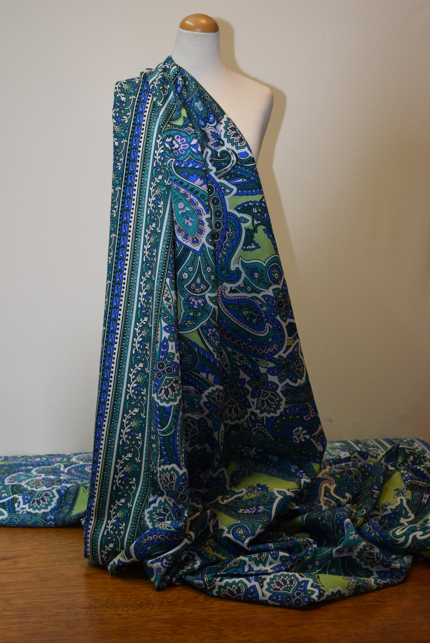 Double Border Paisley - Green