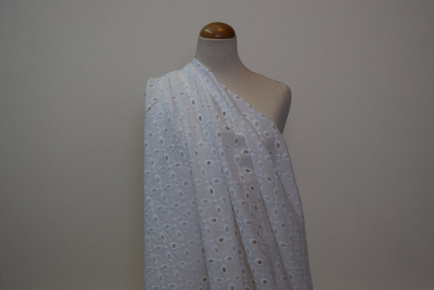 'Quatre Foil' Eyelet Embroidered Lawn