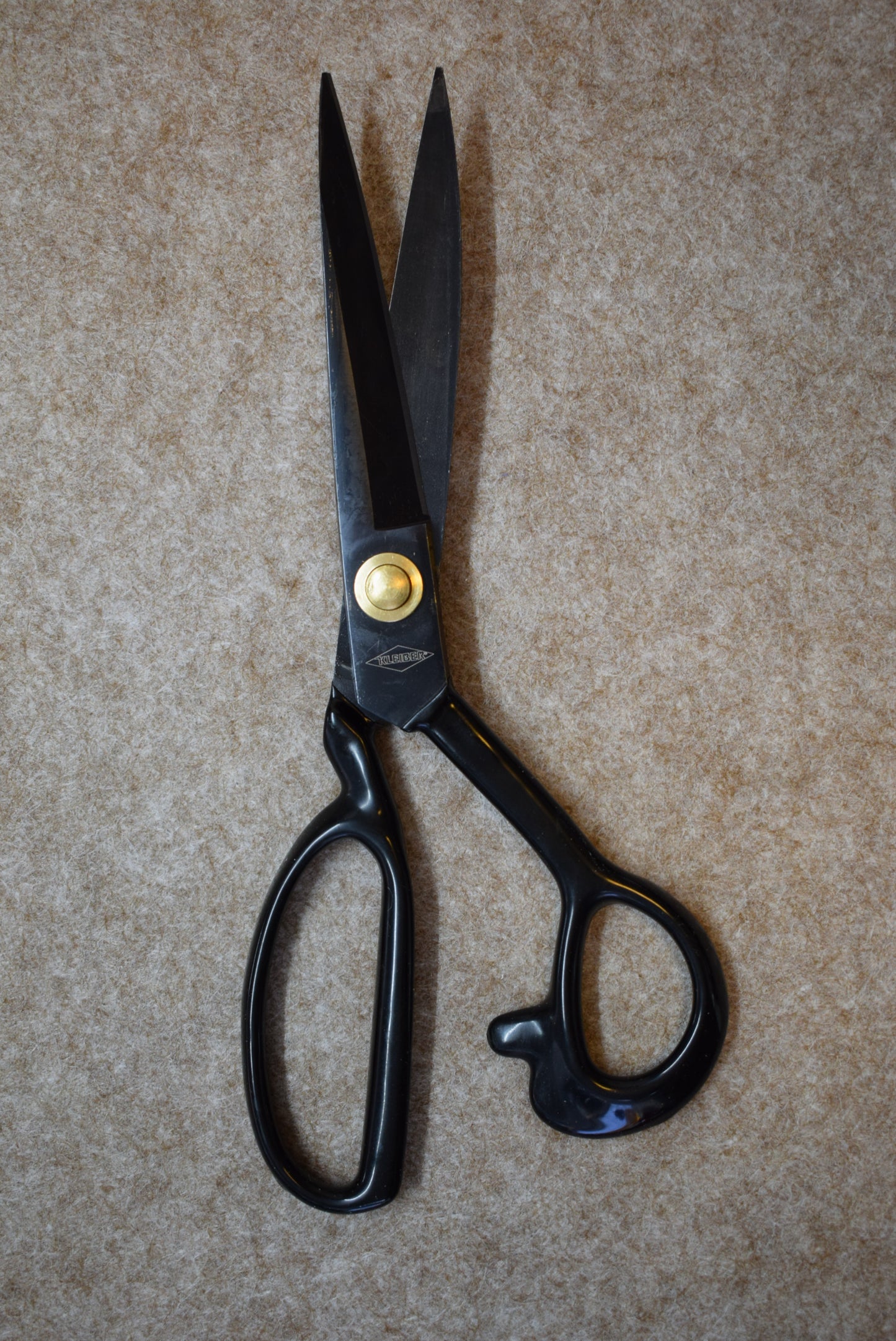 Carbon Dressmaking Scissors - 225mm