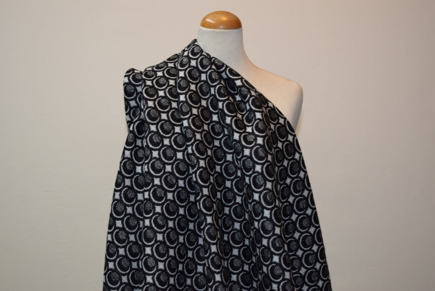 'Ball & Ring' Jacquard