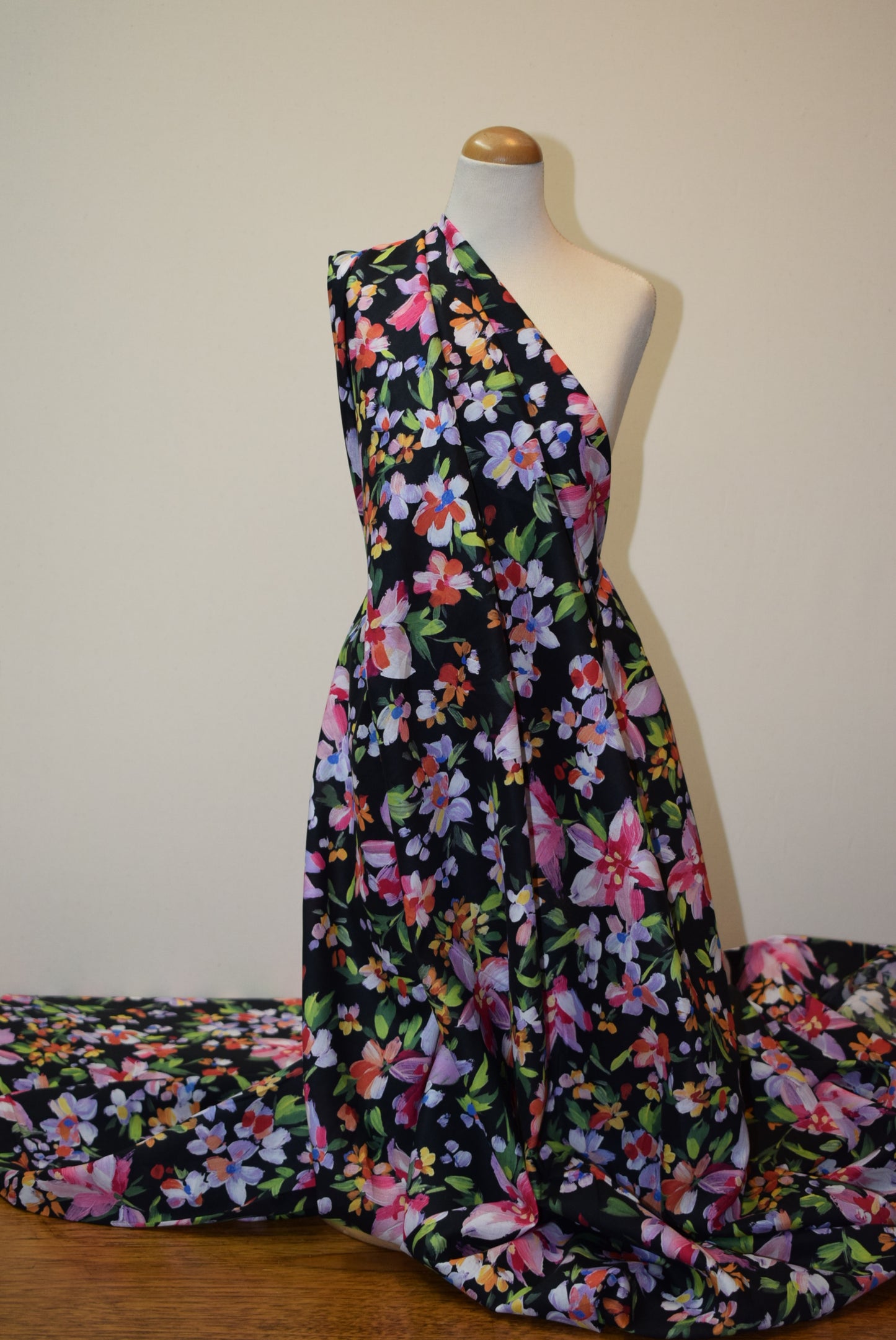 'Brush Strokes' Floral London Lawn
