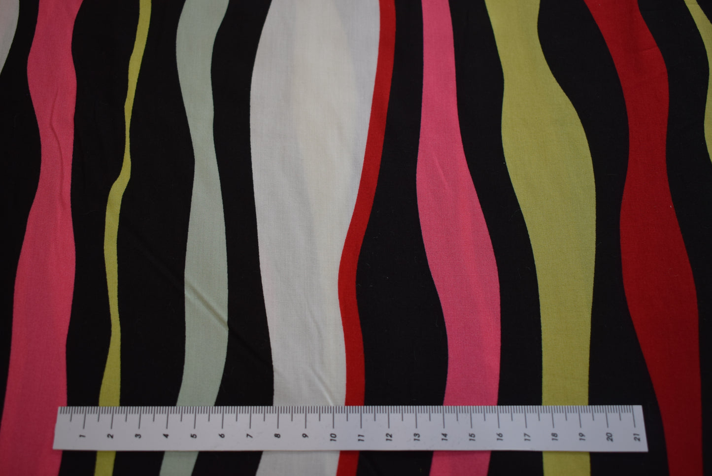 Wavy Multi-Stripe Javanaise