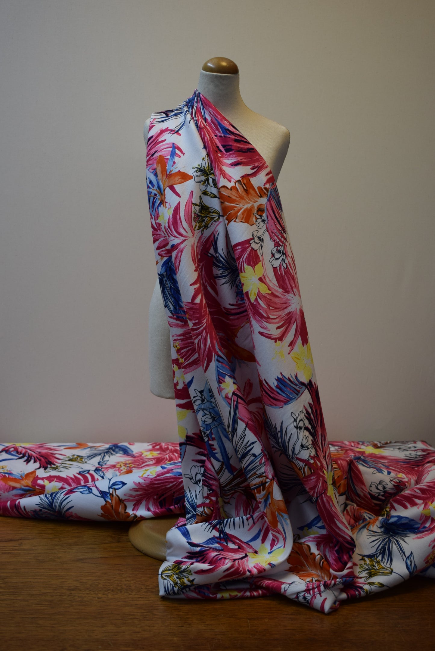 'Tropical Ferns' stretch sateen