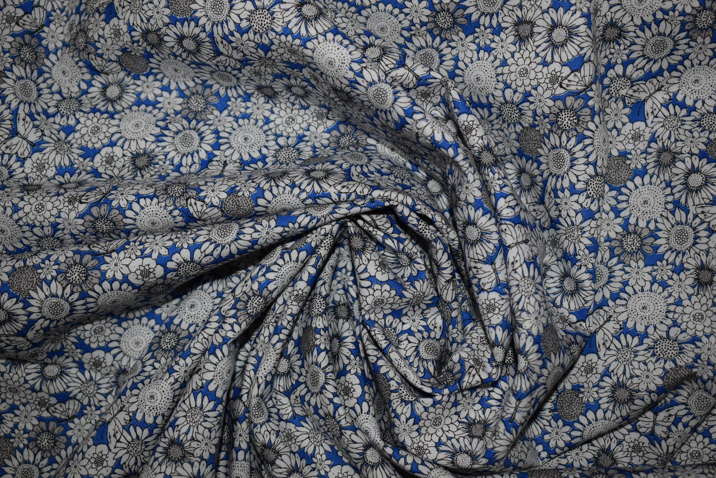 'Butterflies in Bloom' Lawn - Blue