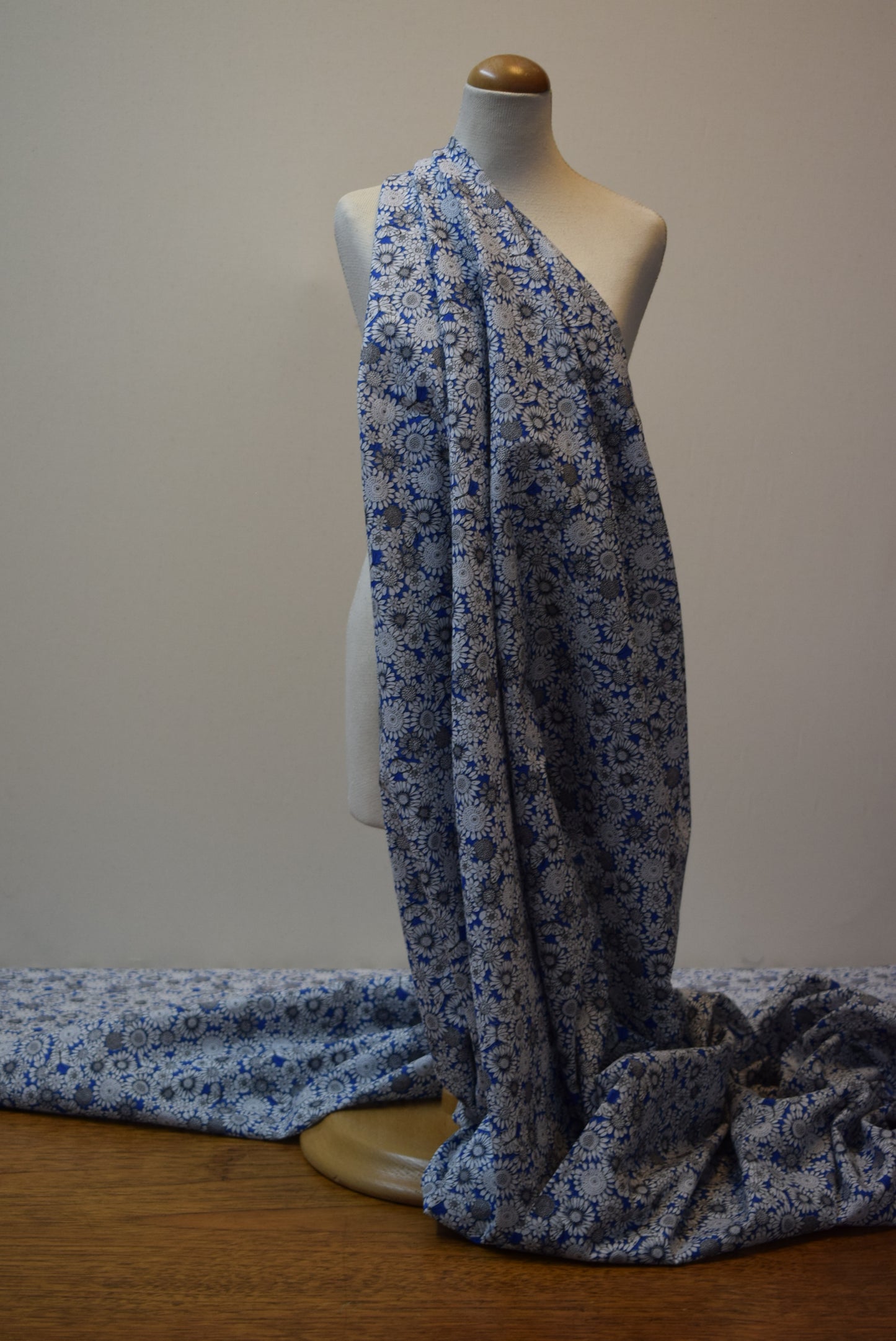 'Butterflies in Bloom' Lawn - Blue