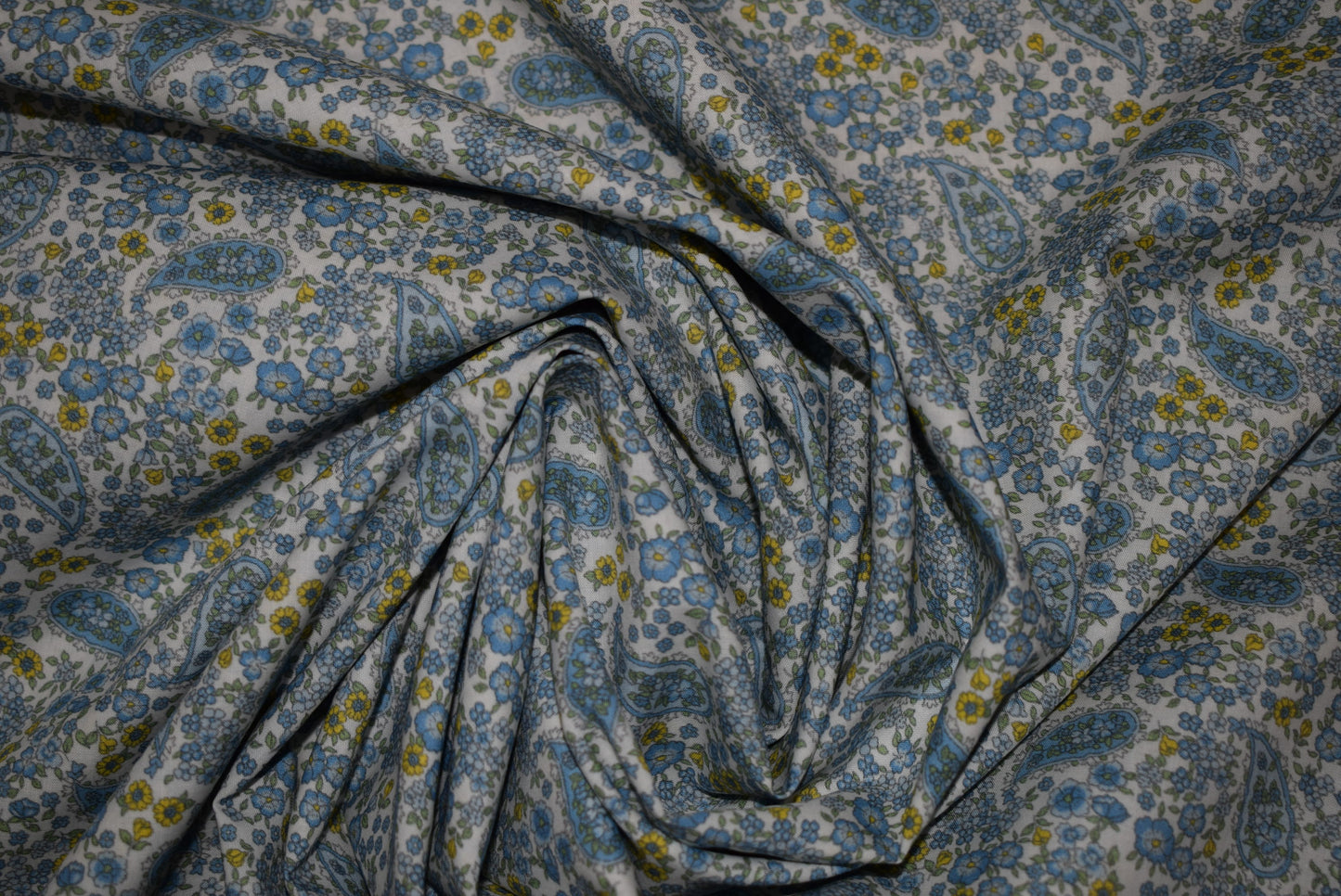 'Paisley Bouquet' Lawn - Blue