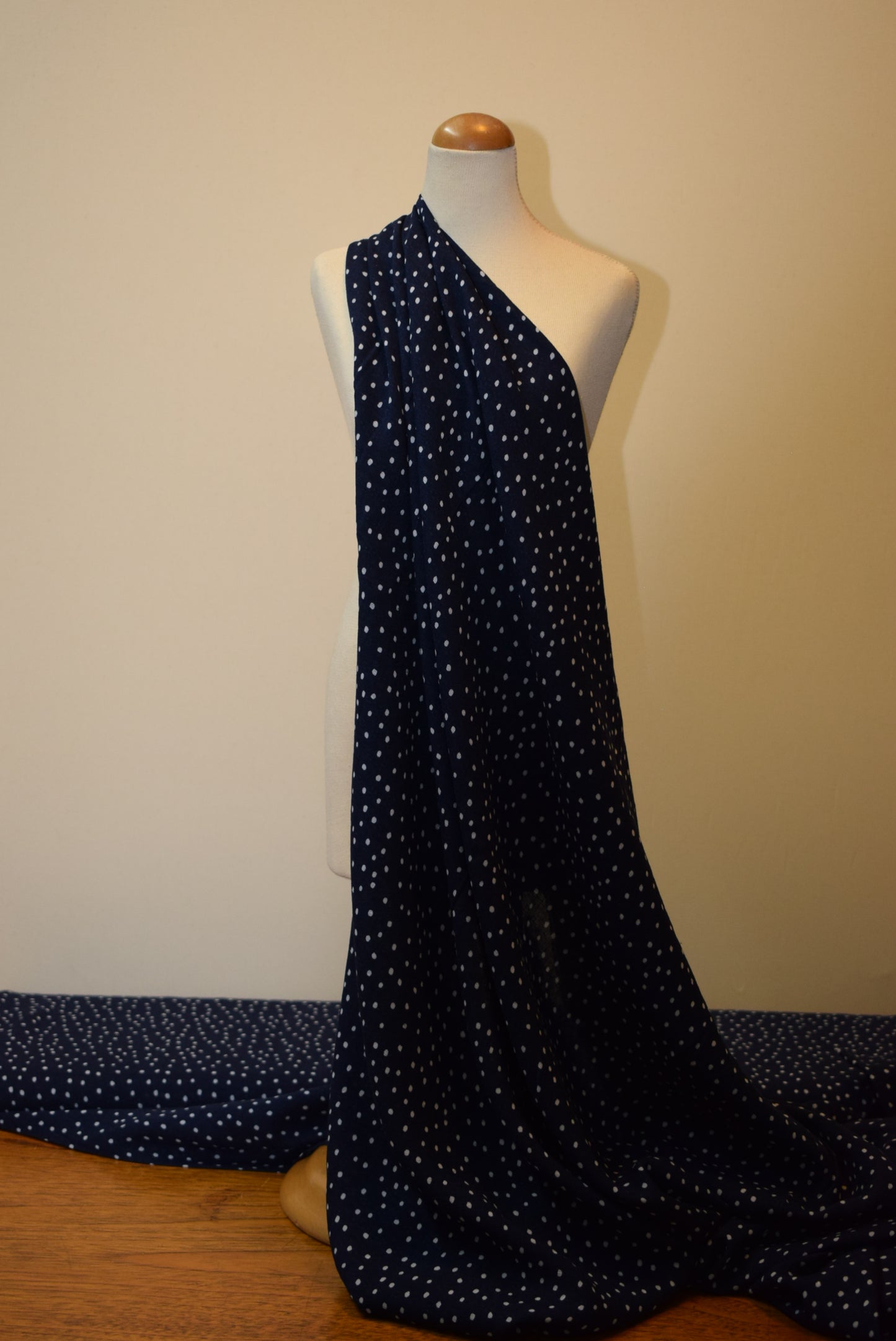 Jacquard Lawn -Navy/White