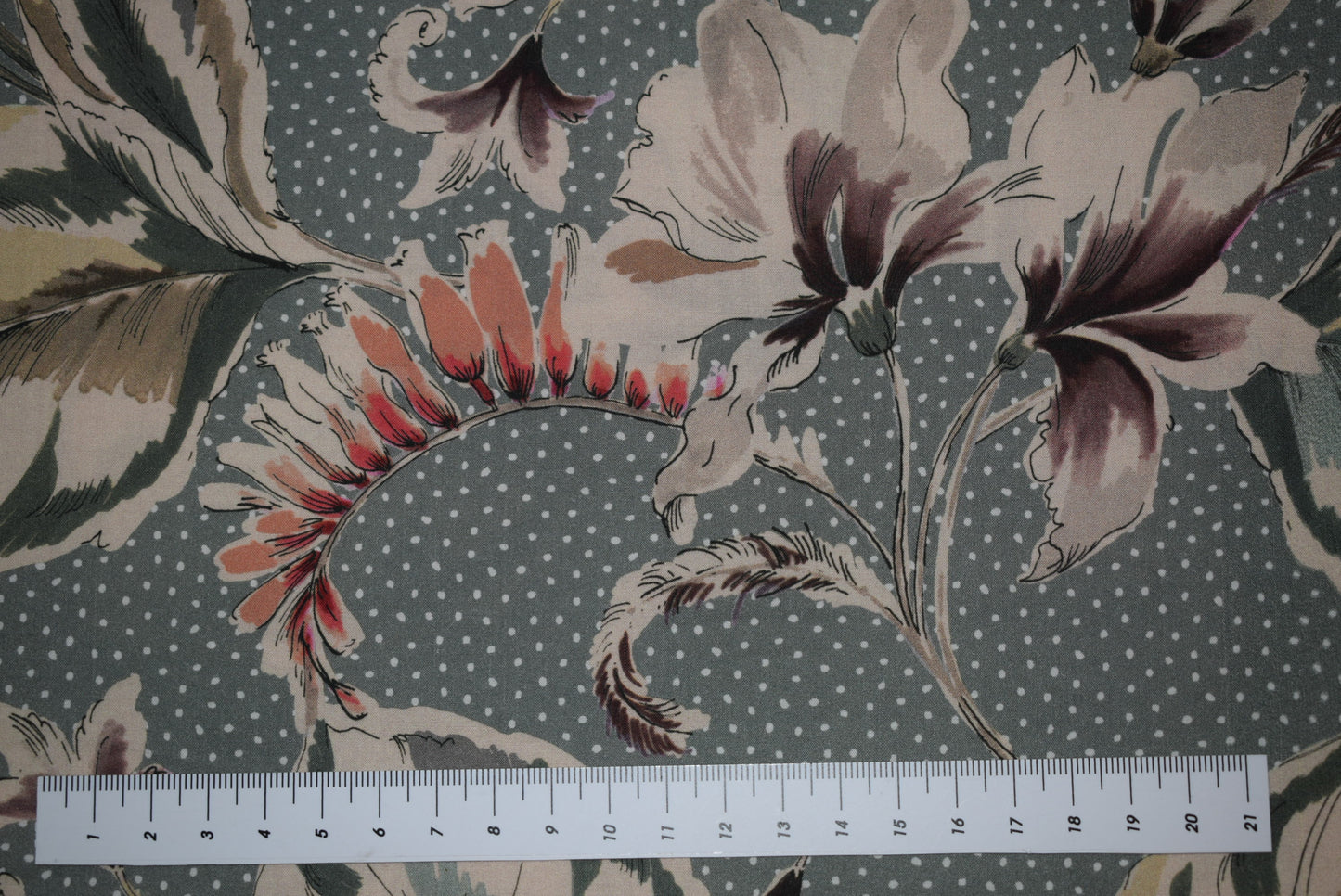 Reseda Spot Floral Lawn