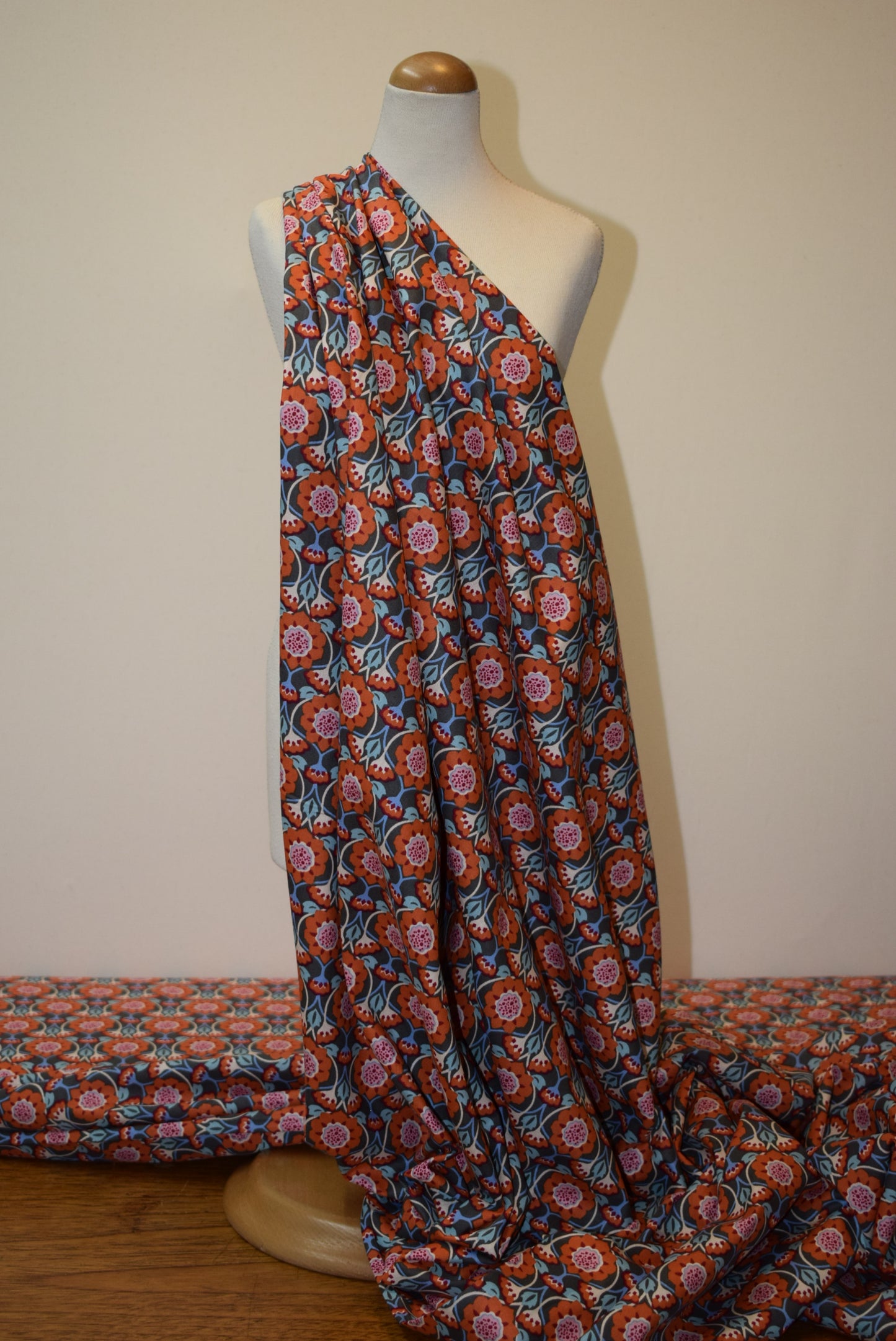 'Tudor Rose' printed lawn - orange