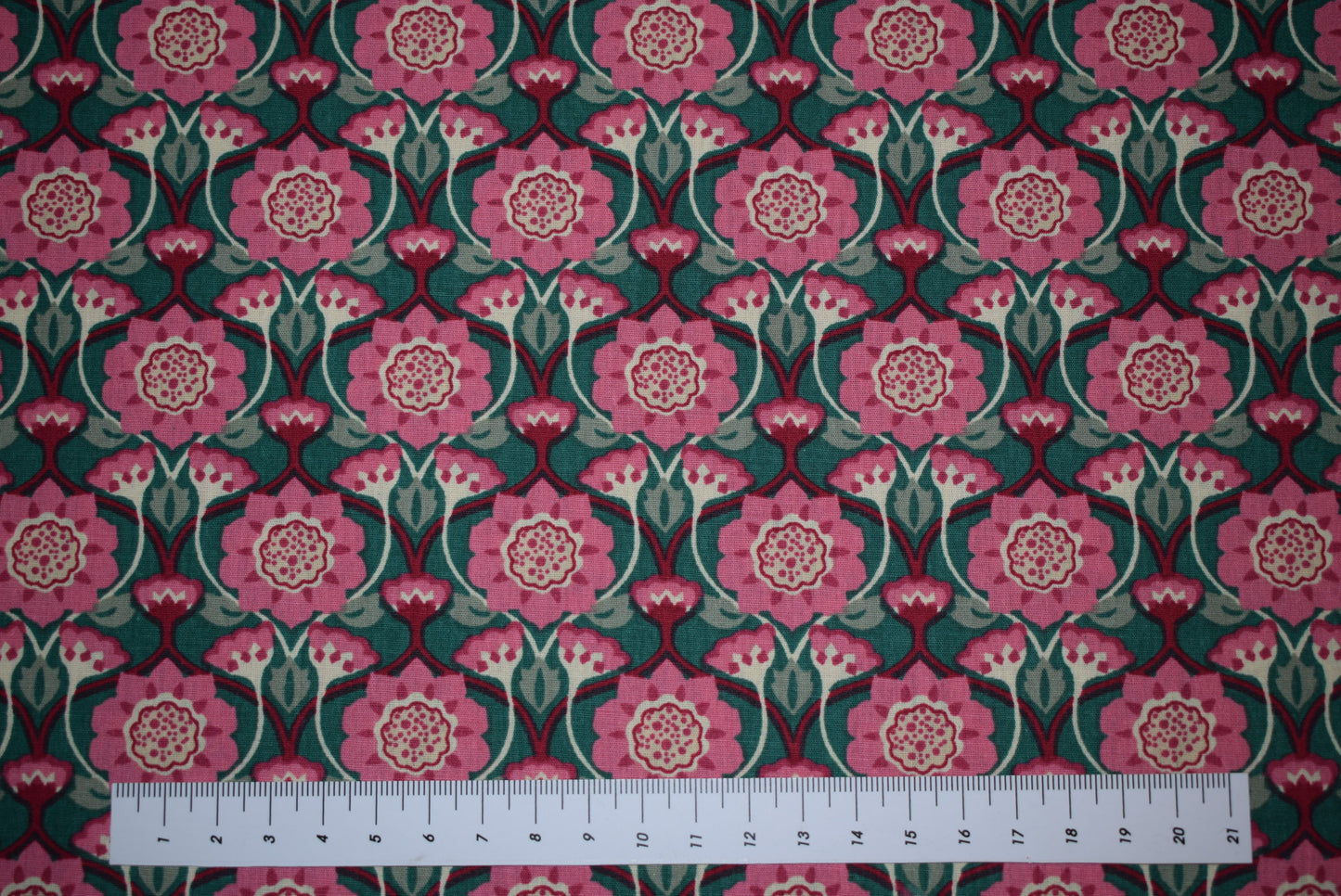'Tudor Rose' printed lawn - pink