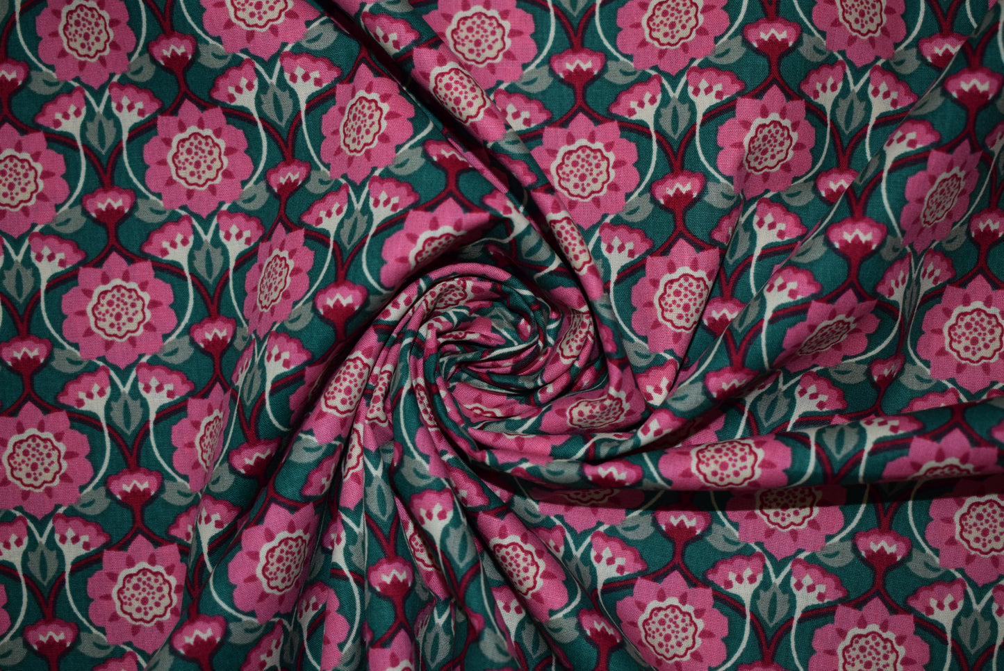 'Tudor Rose' printed lawn - pink