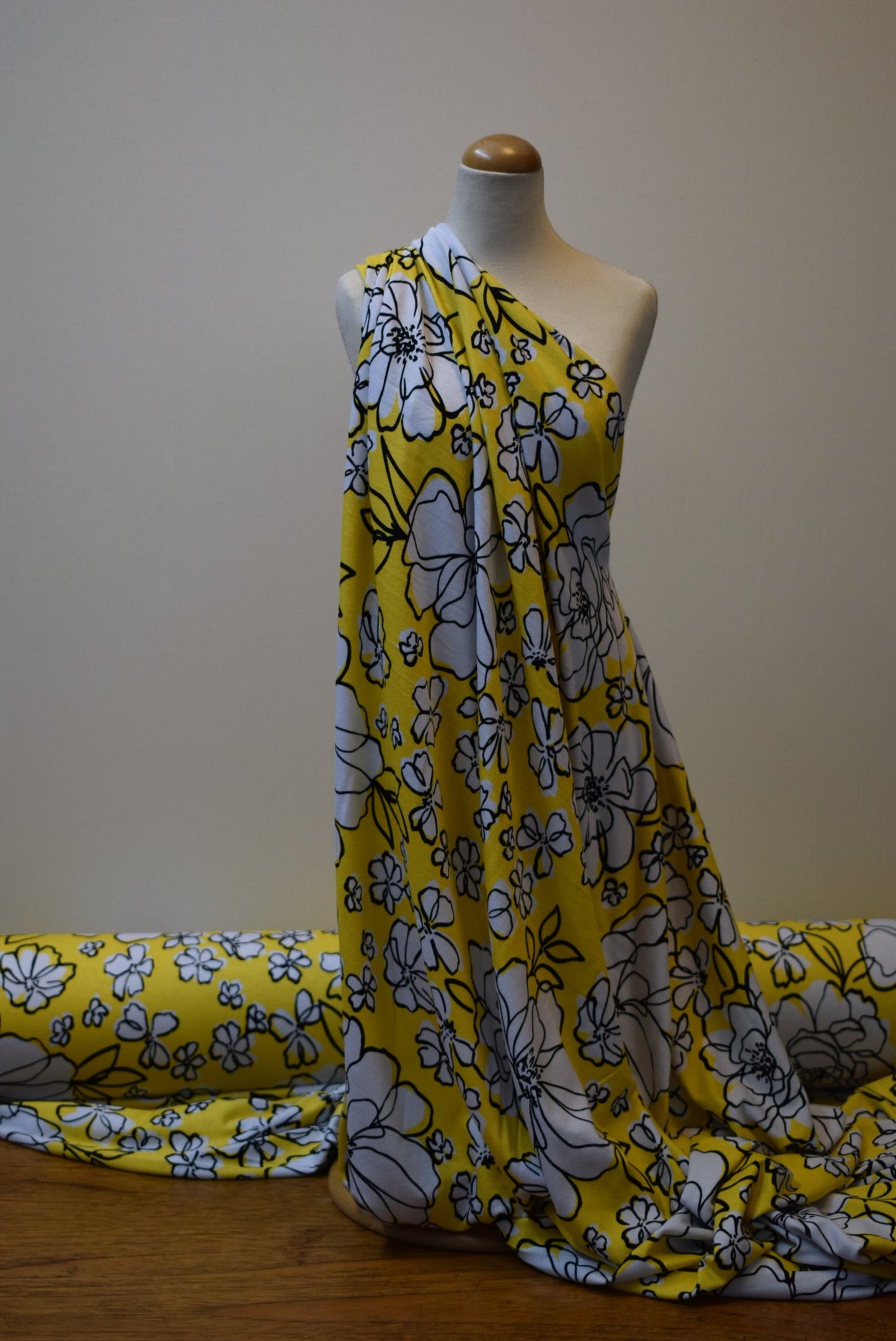 'Outline' Floral Jersey - Yellow