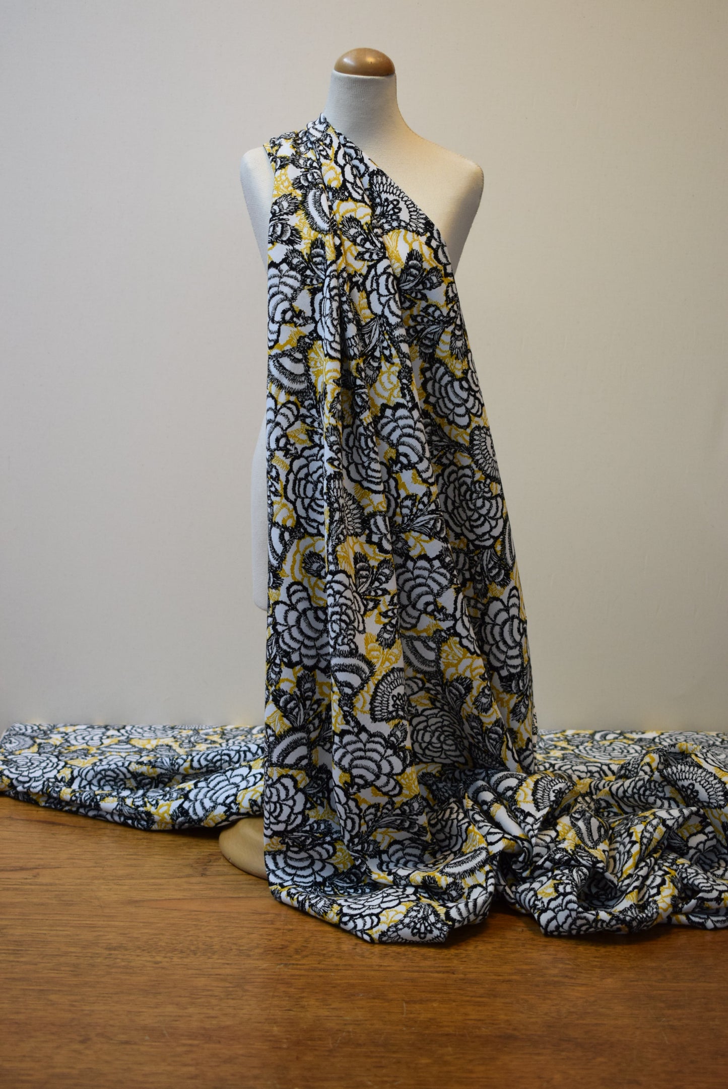 'Fiona' challis - gold