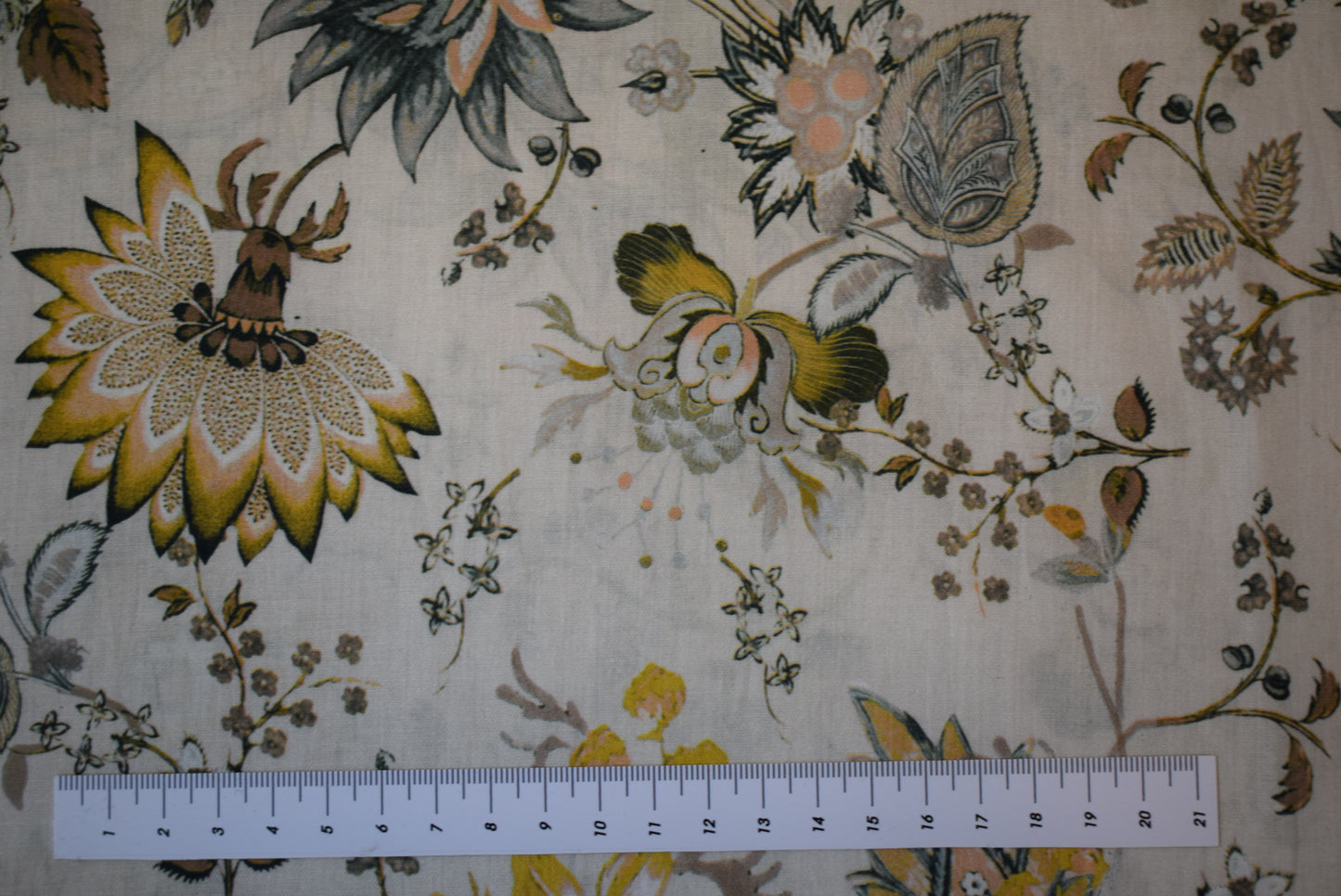 'Golden Vine' Sateen Lawn