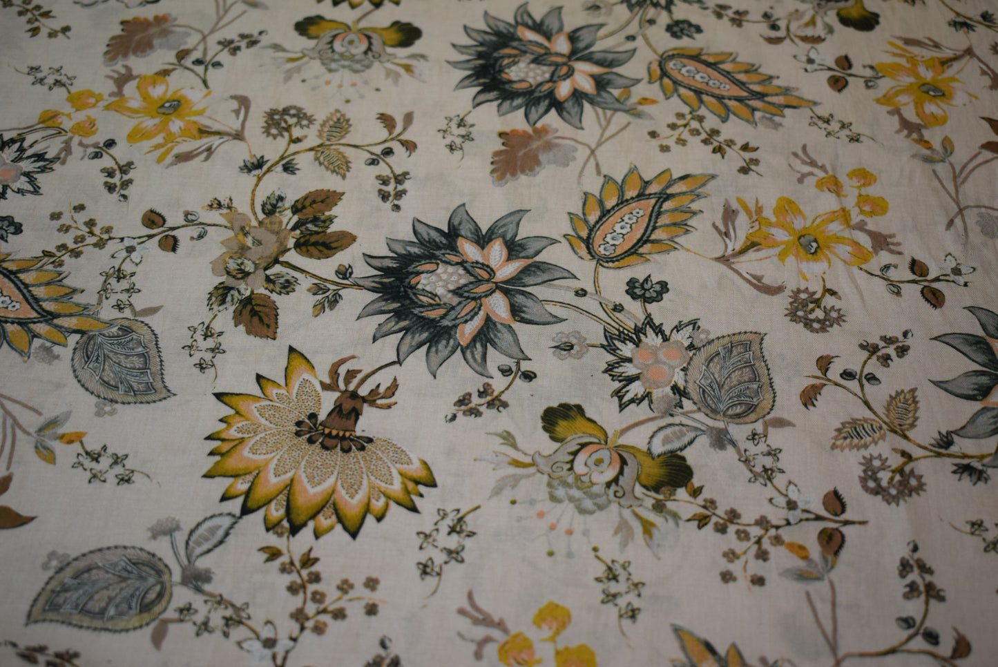 'Golden Vine' Sateen Lawn