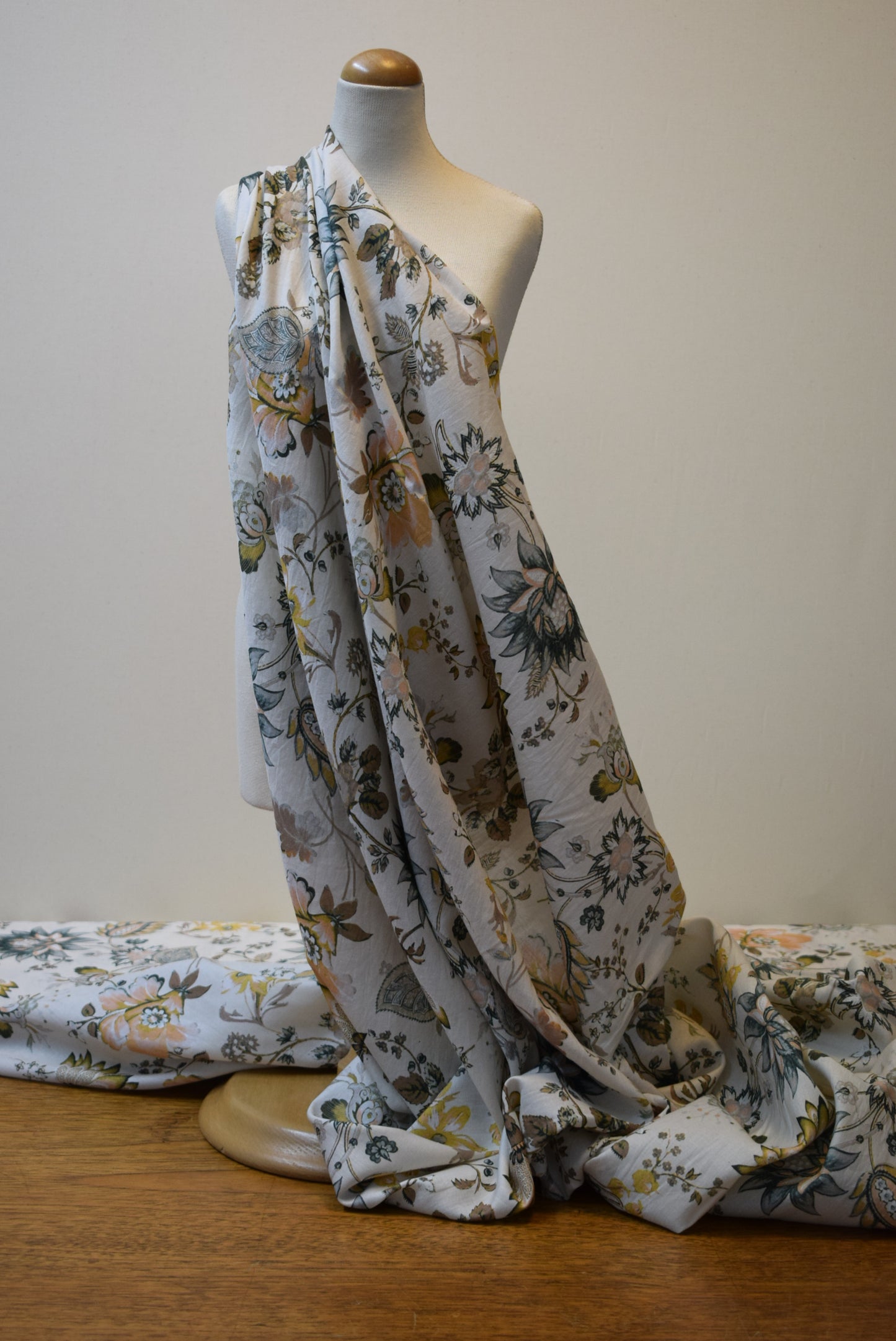 'Golden Vine' Sateen Lawn