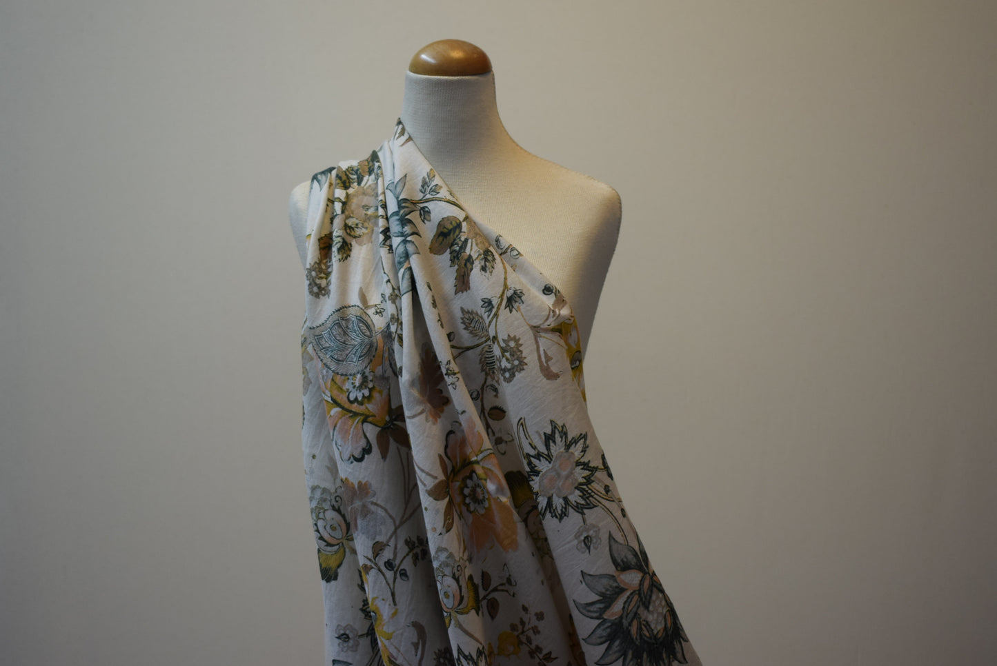 'Golden Vine' Sateen Lawn