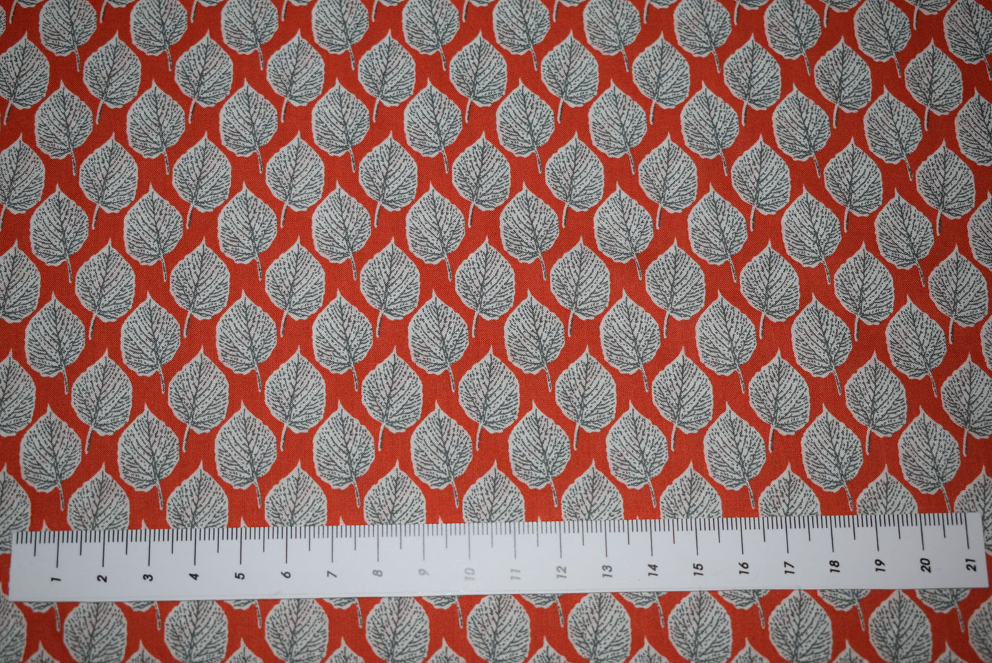 Falling Leaves Lawn - red