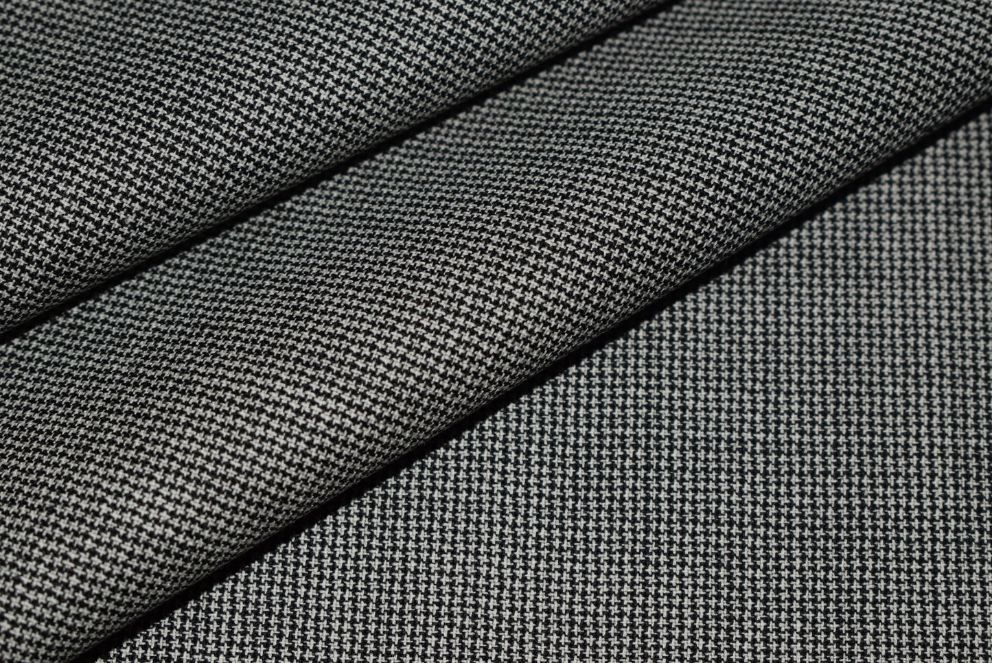 Black/White Micro-Tooth