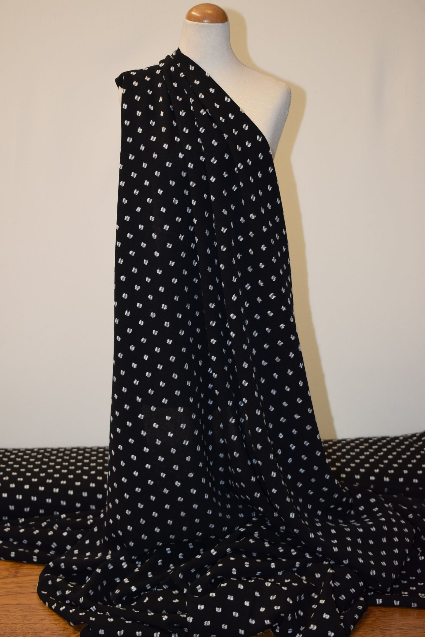 Fine White Clip-Spot on Black