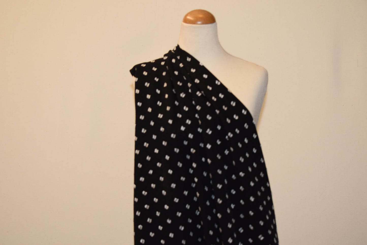 Fine White Clip-Spot on Black