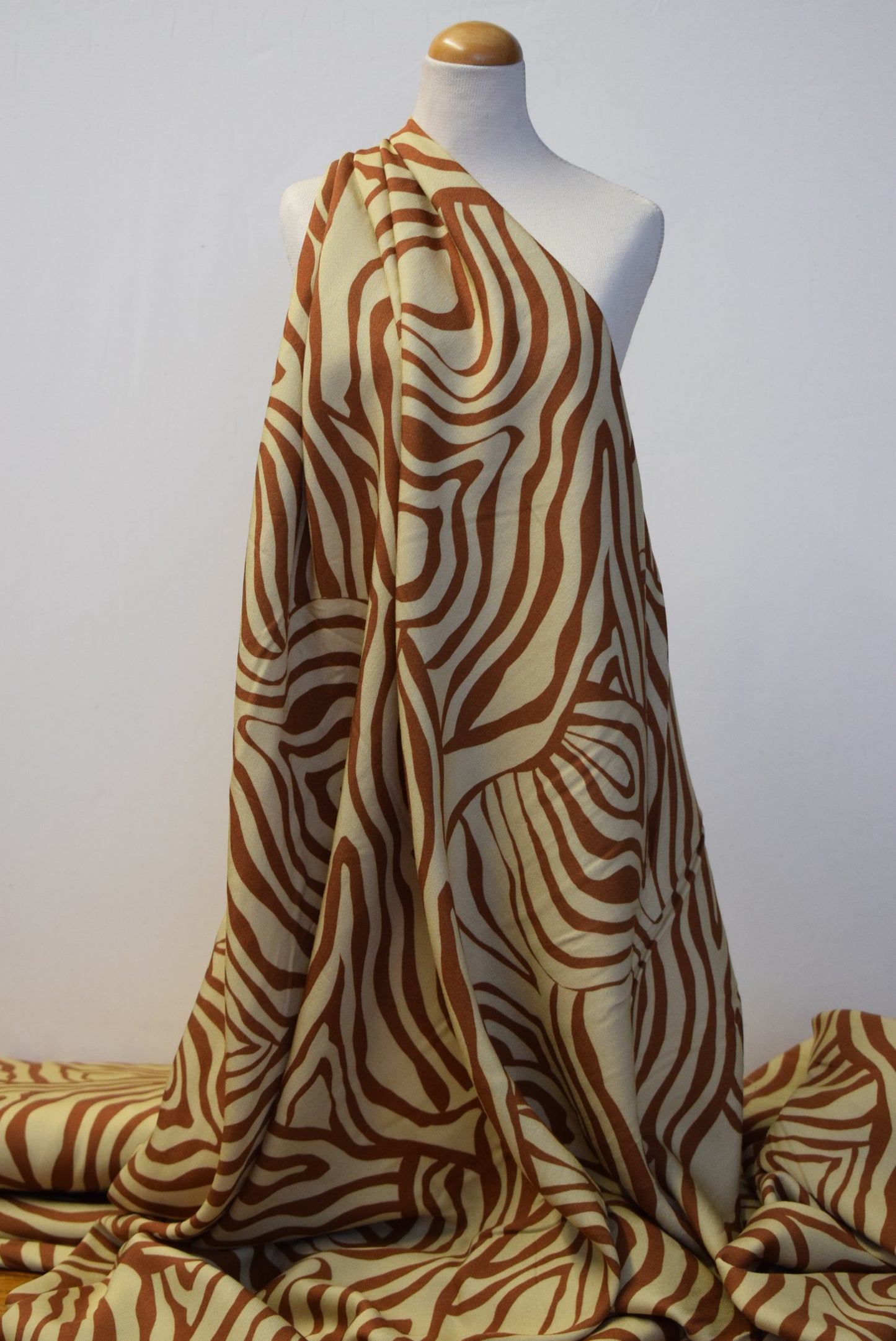 'Light & Lush' Collection - Toffee Swirl