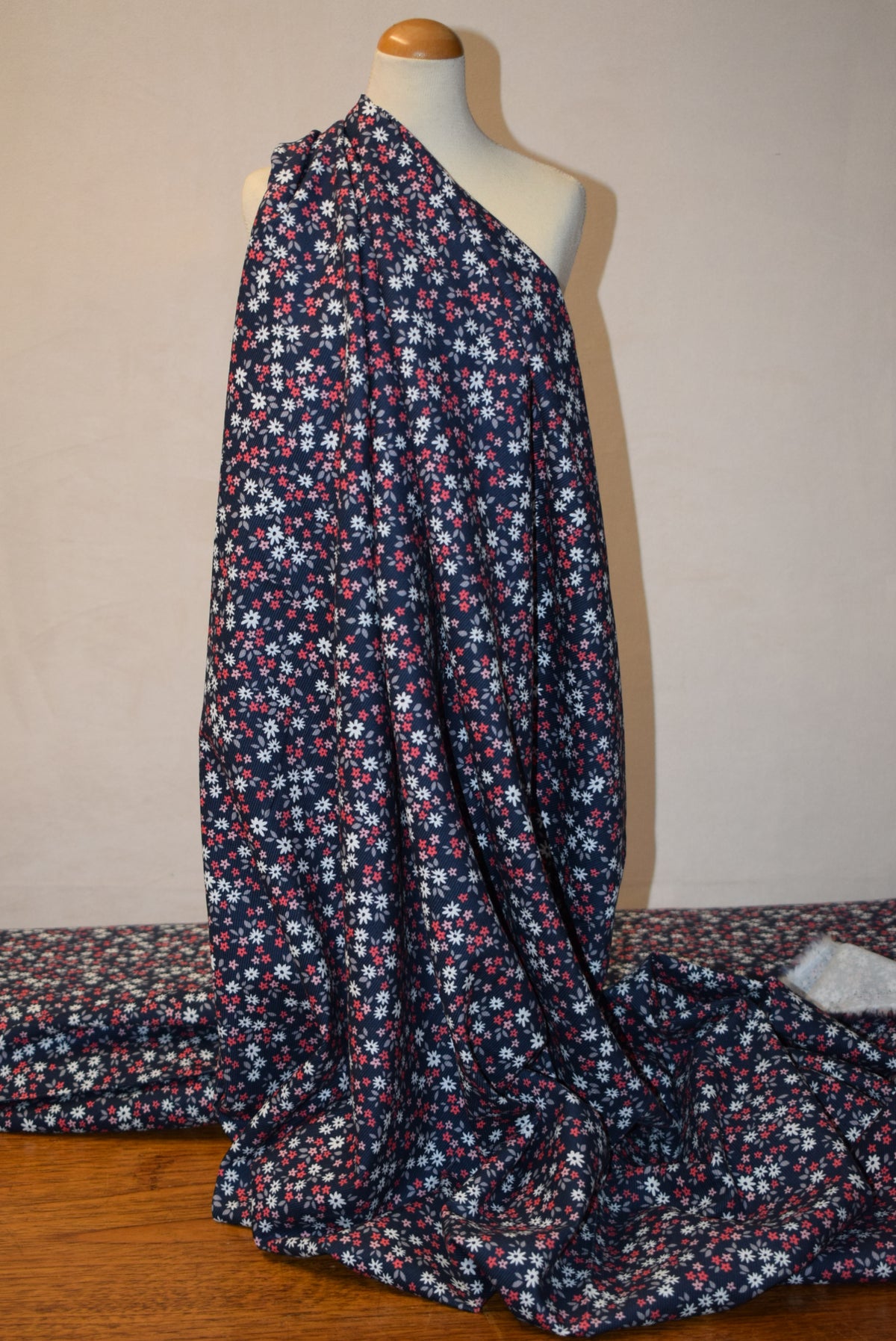 21 Wale Needlecord - Daisy Delight design